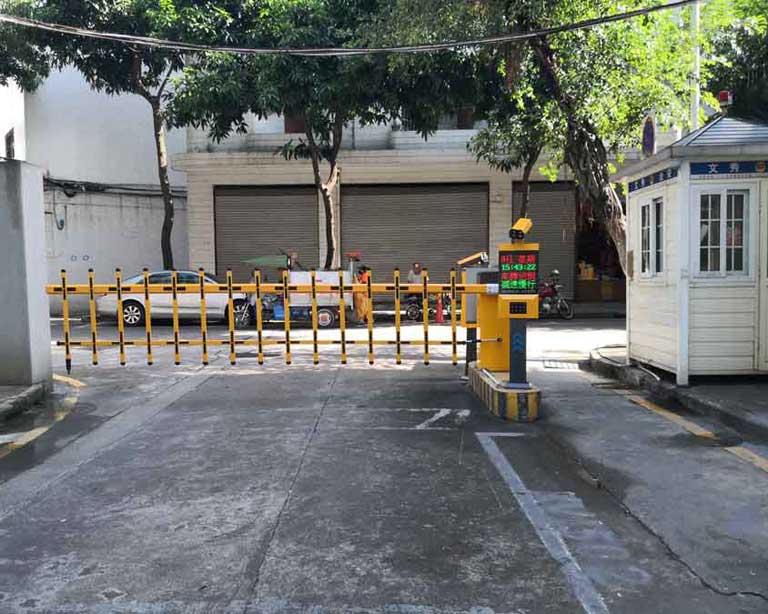 广东省佛山市顺德大良街道帆园小区+单层栅栏道闸+IST11车牌识别
