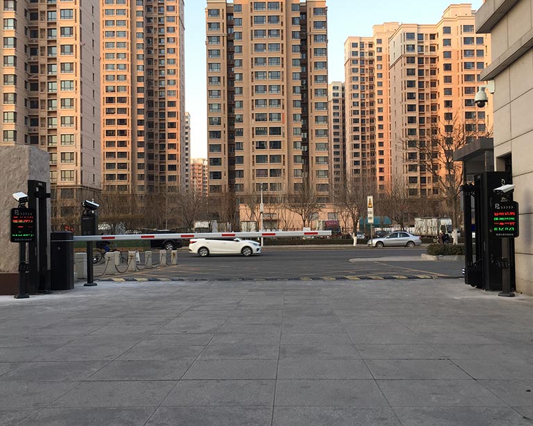 天津市津南区人民法院+车牌识别
